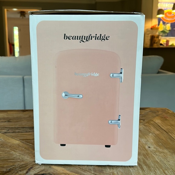Pretty Peach Beautyfridge - Picture 1 of 9